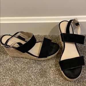 Black wedges